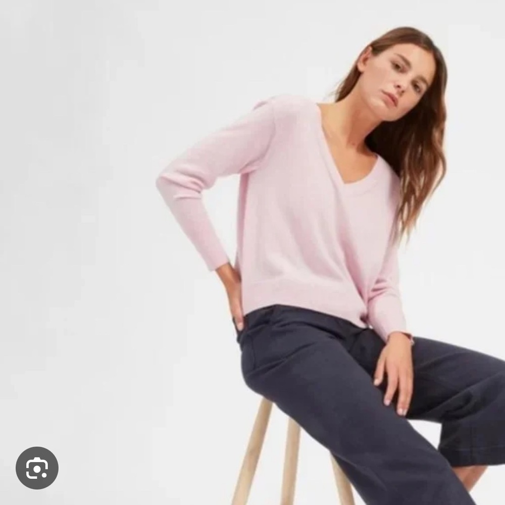 Everlane 100% Cashmere V Neck Sweater - Size XS